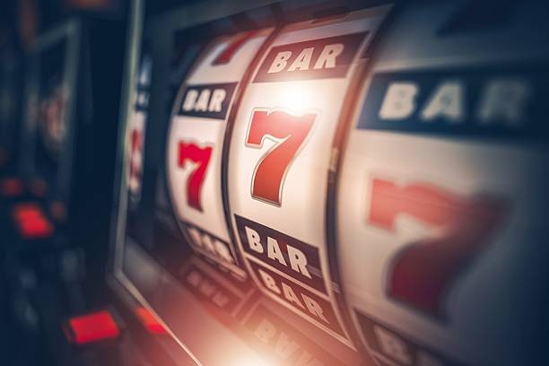 pututogel mobile app interface showing sportsbook and live-dealer options